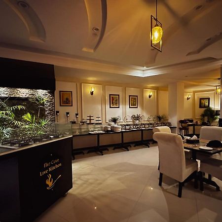 Oxygym Club Hotel & Suites Файсалабад Екстериор снимка