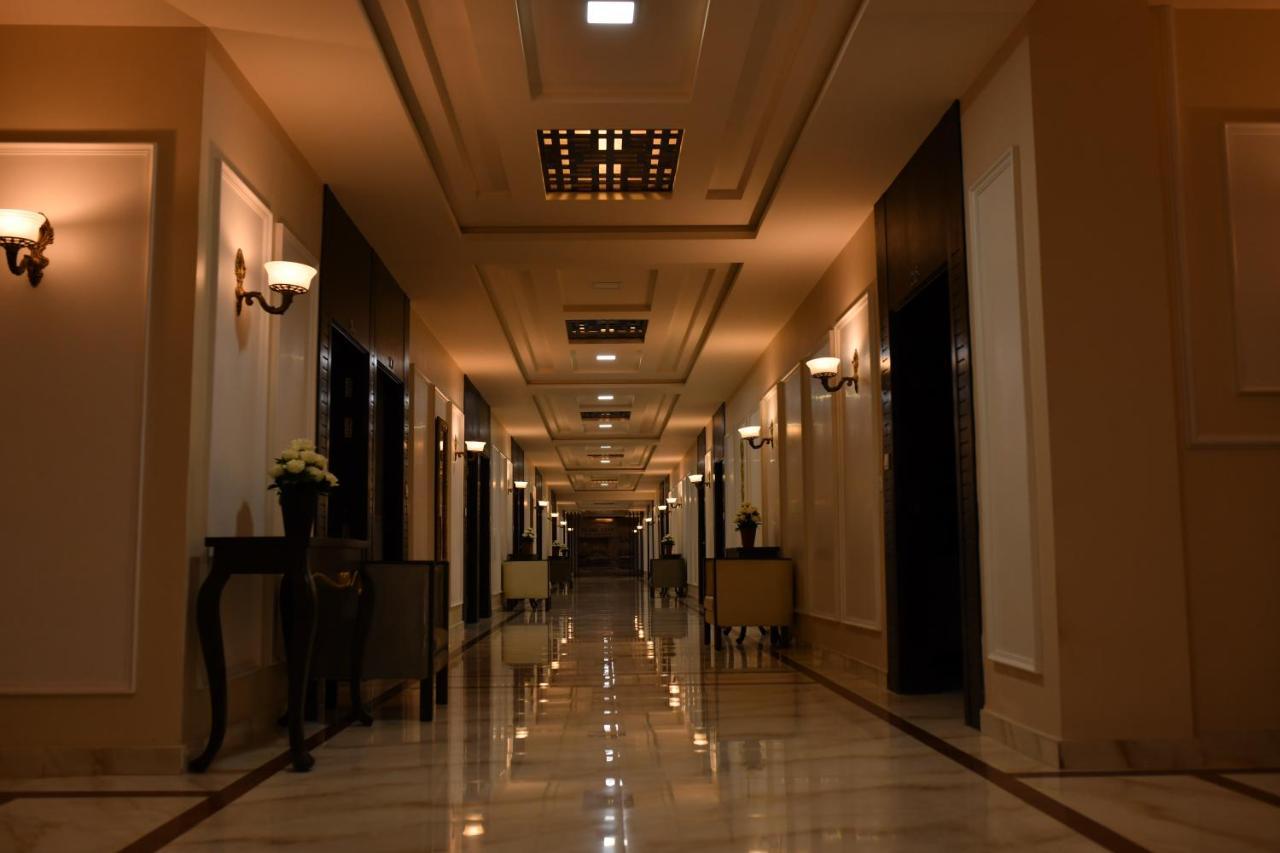 Oxygym Club Hotel & Suites Файсалабад Екстериор снимка