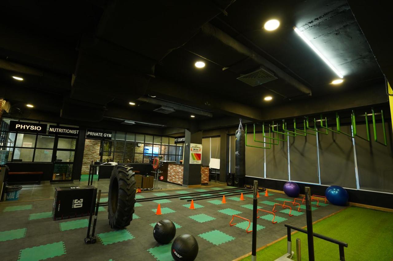 Oxygym Club Hotel & Suites Файсалабад Екстериор снимка
