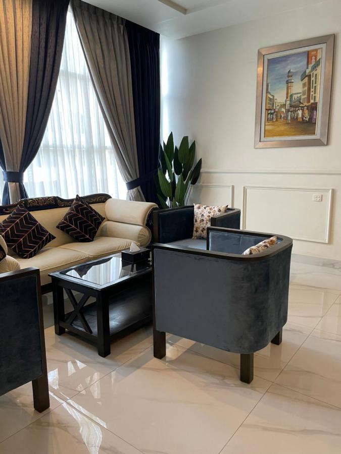 Oxygym Club Hotel & Suites Файсалабад Екстериор снимка