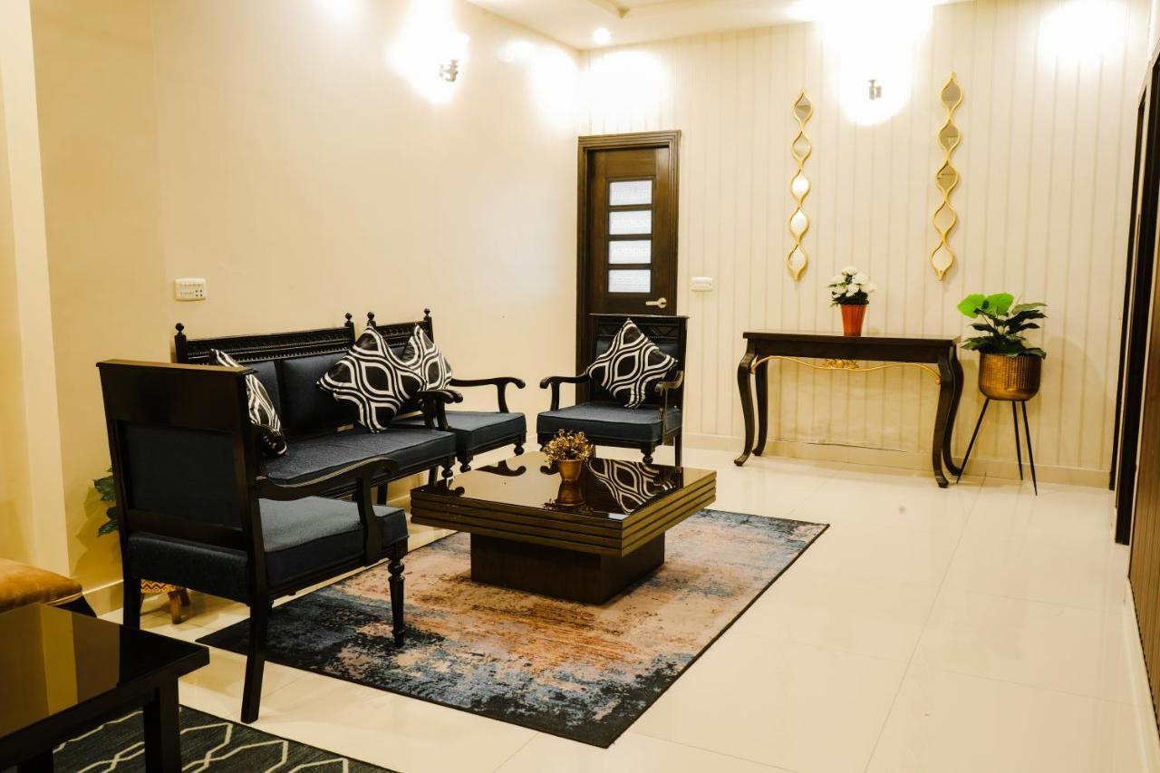 Oxygym Club Hotel & Suites Файсалабад Екстериор снимка