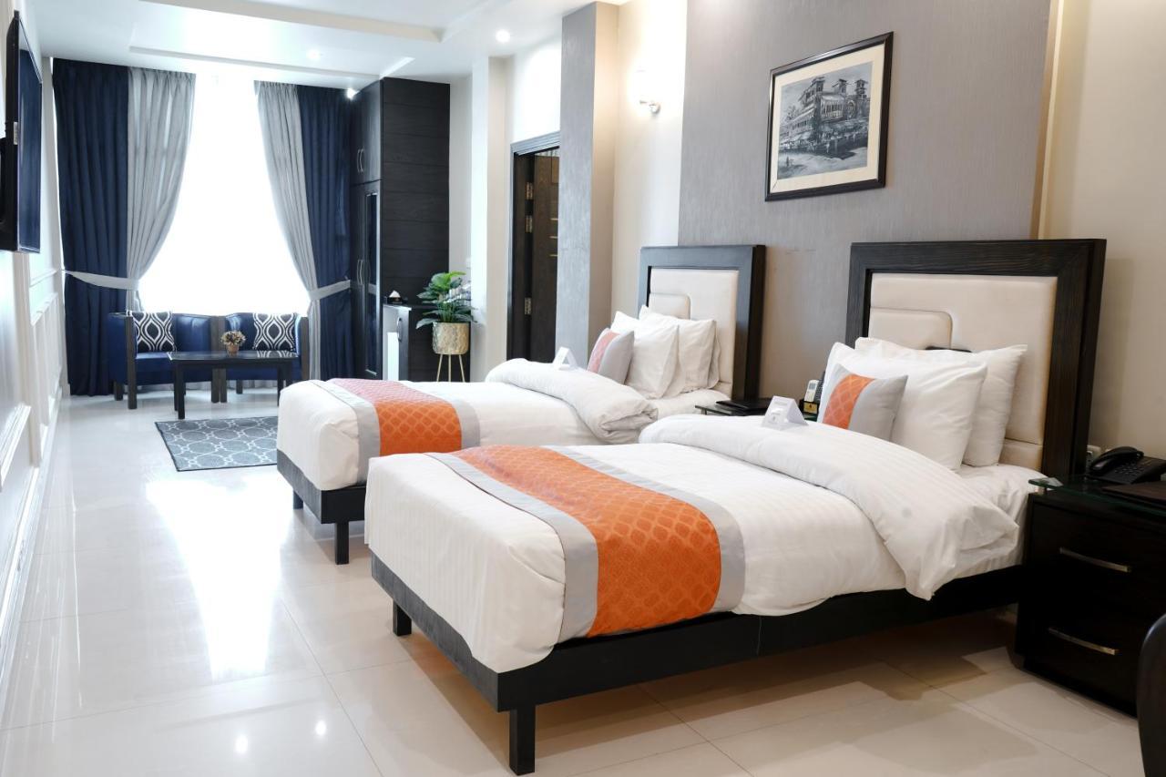 Oxygym Club Hotel & Suites Файсалабад Екстериор снимка
