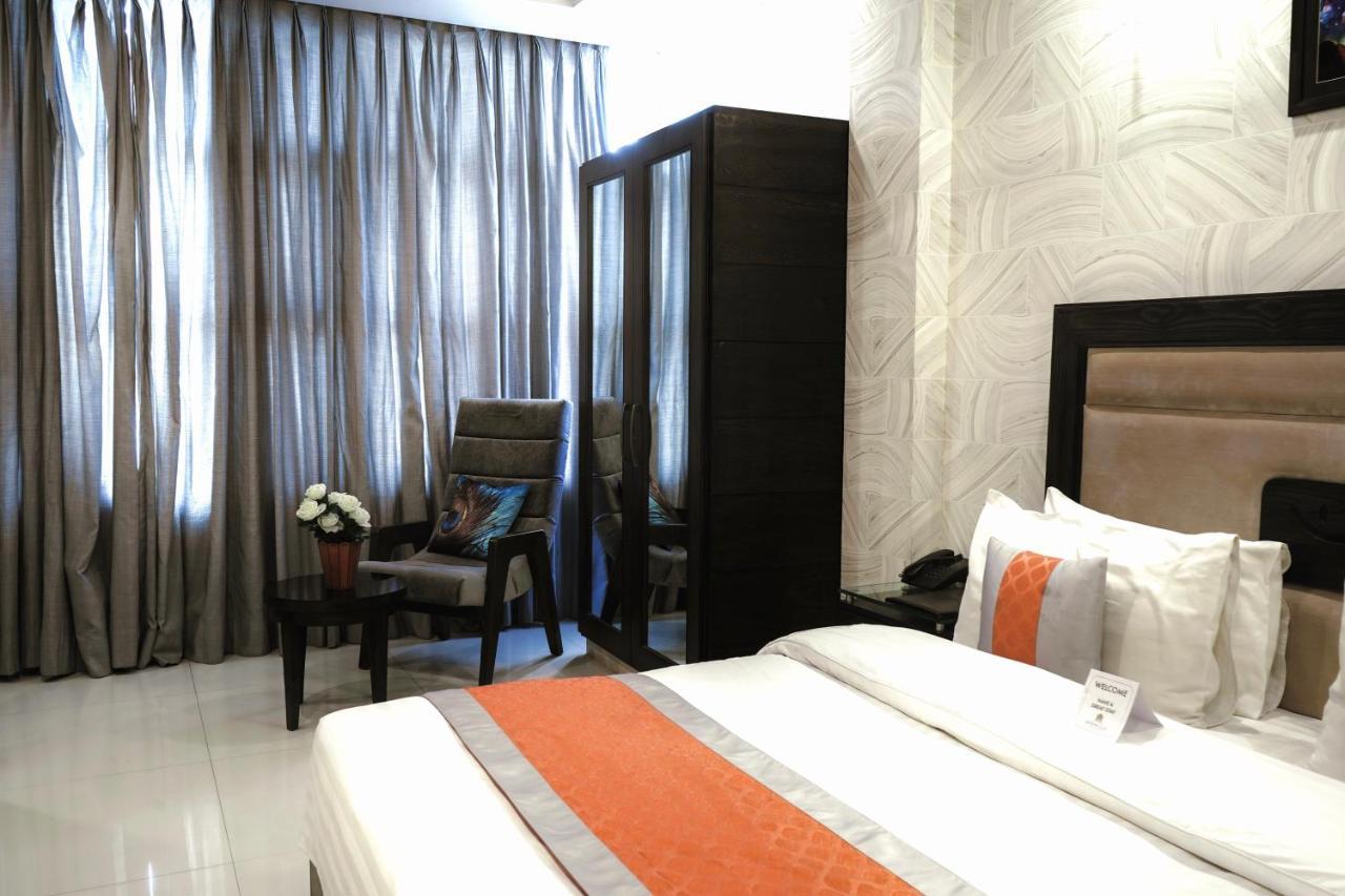 Oxygym Club Hotel & Suites Файсалабад Екстериор снимка