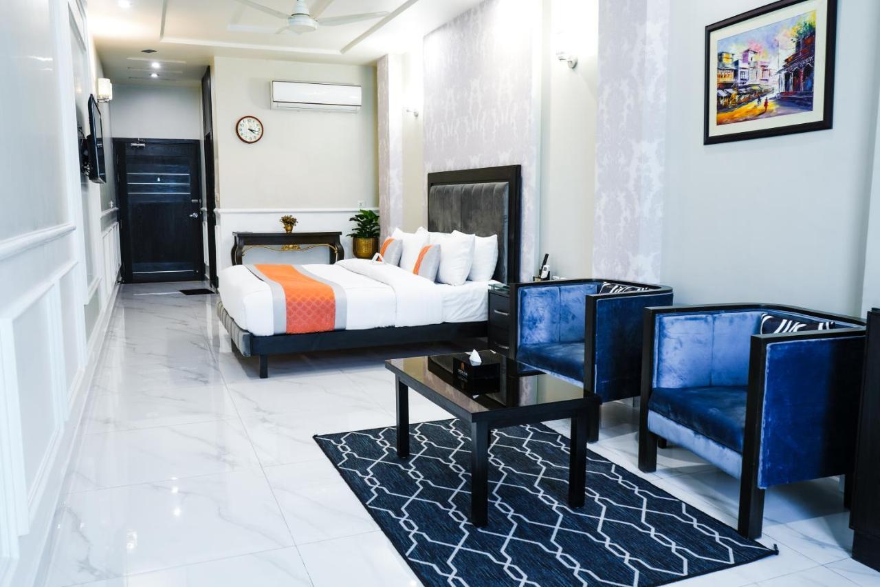 Oxygym Club Hotel & Suites Файсалабад Екстериор снимка