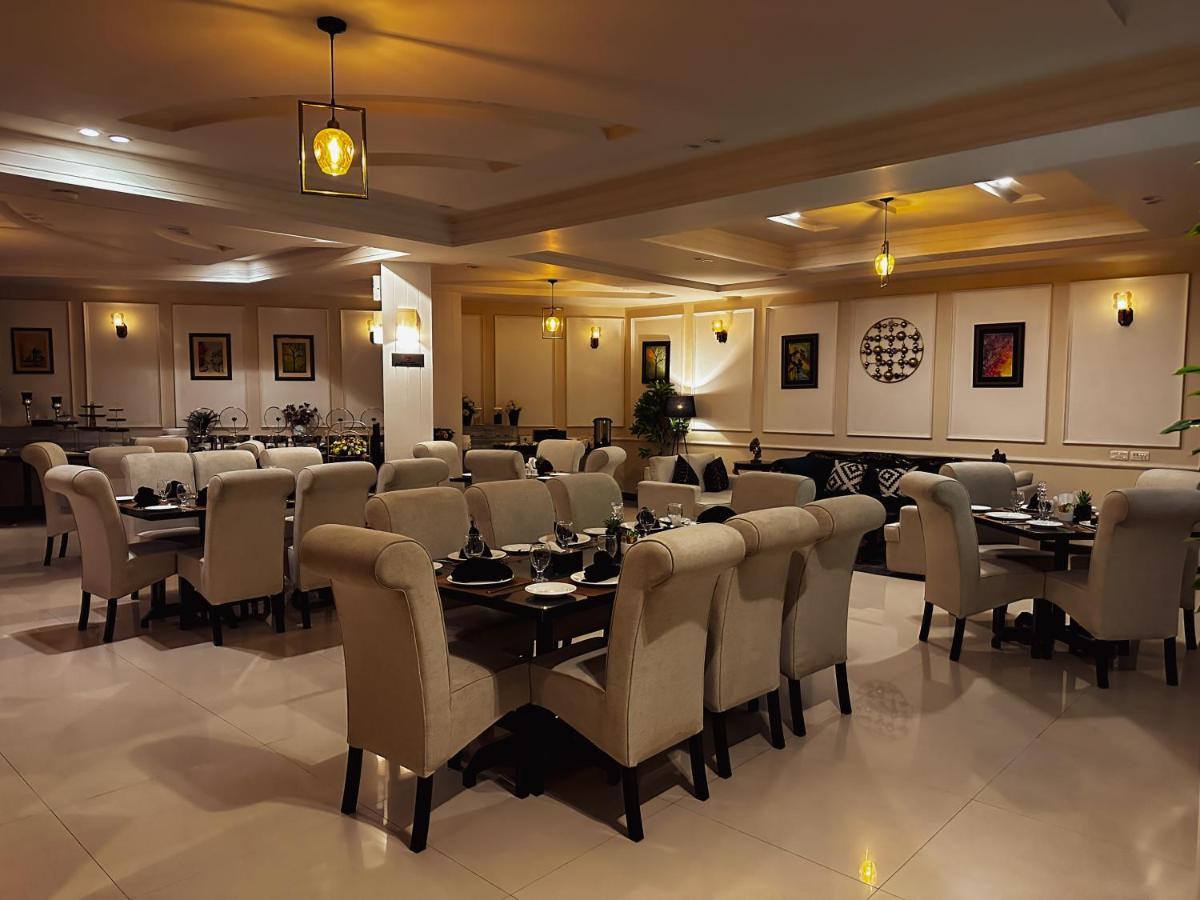 Oxygym Club Hotel & Suites Файсалабад Екстериор снимка