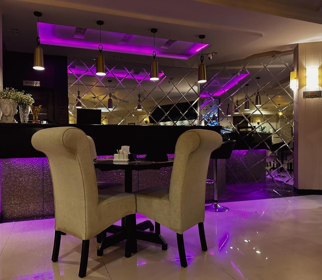 Oxygym Club Hotel & Suites Файсалабад Екстериор снимка