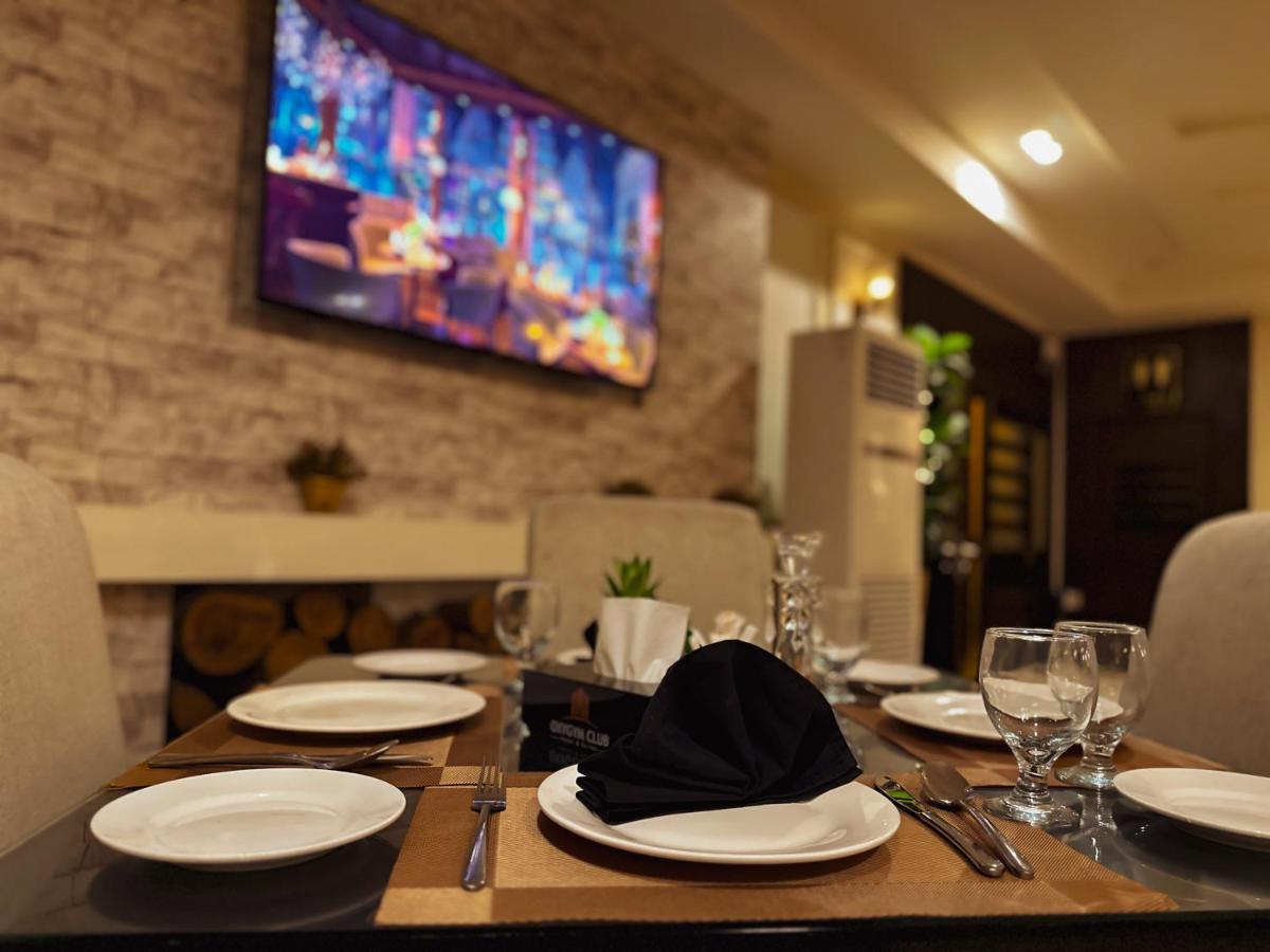 Oxygym Club Hotel & Suites Файсалабад Екстериор снимка