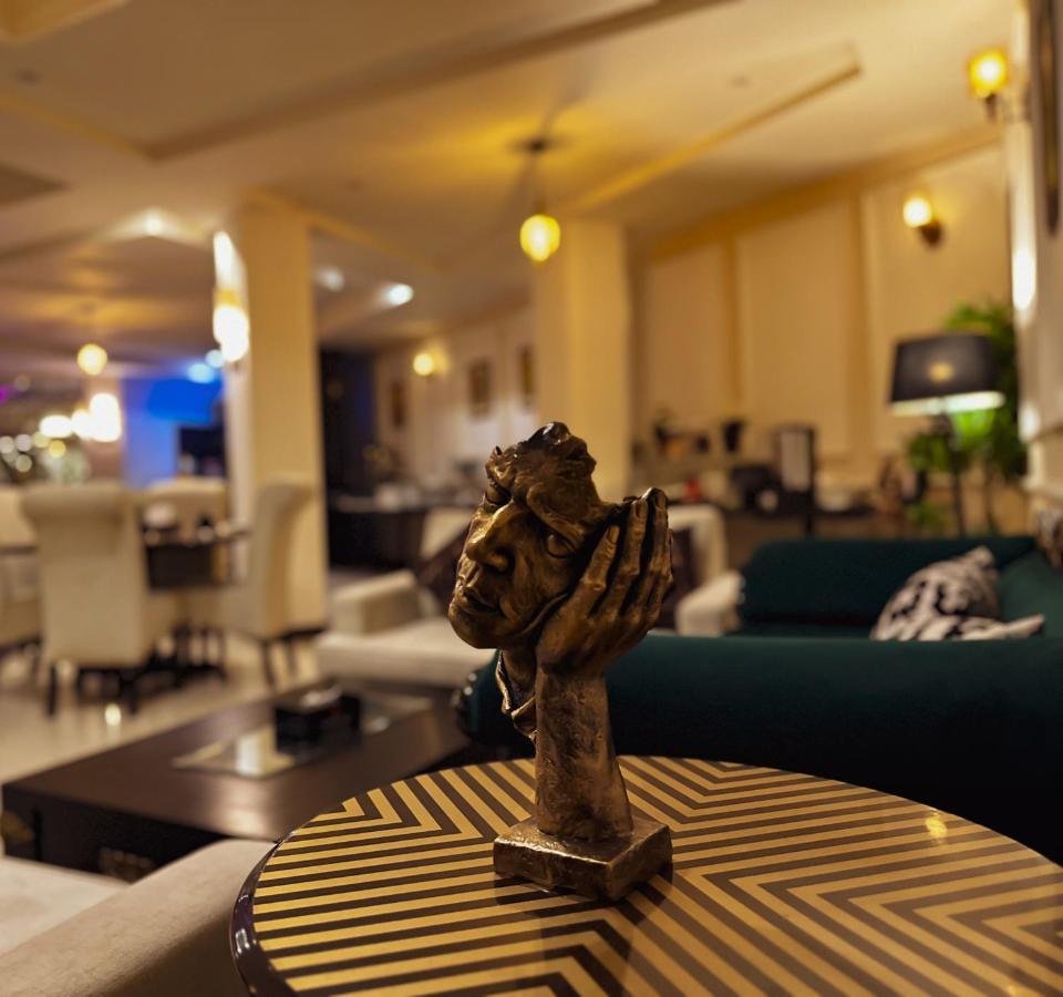 Oxygym Club Hotel & Suites Файсалабад Екстериор снимка