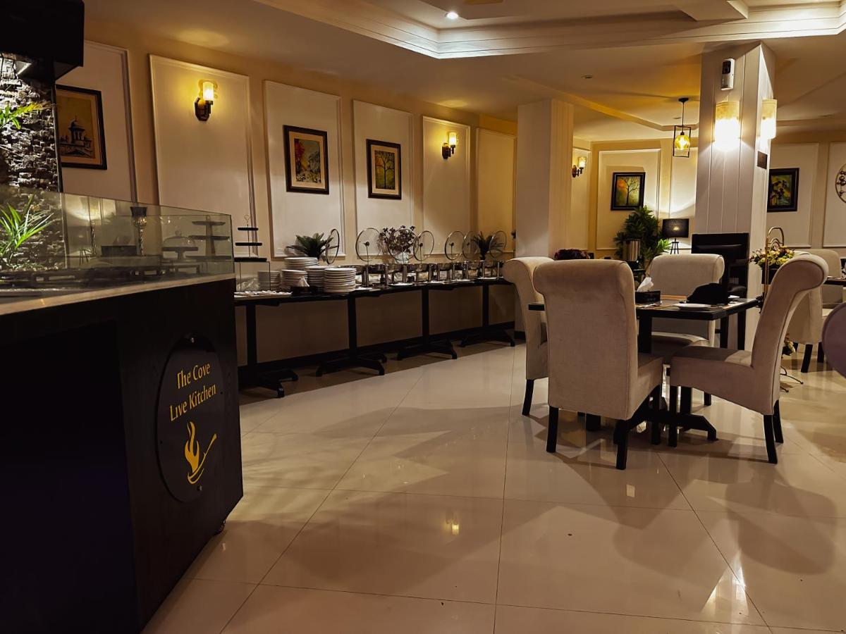 Oxygym Club Hotel & Suites Файсалабад Екстериор снимка