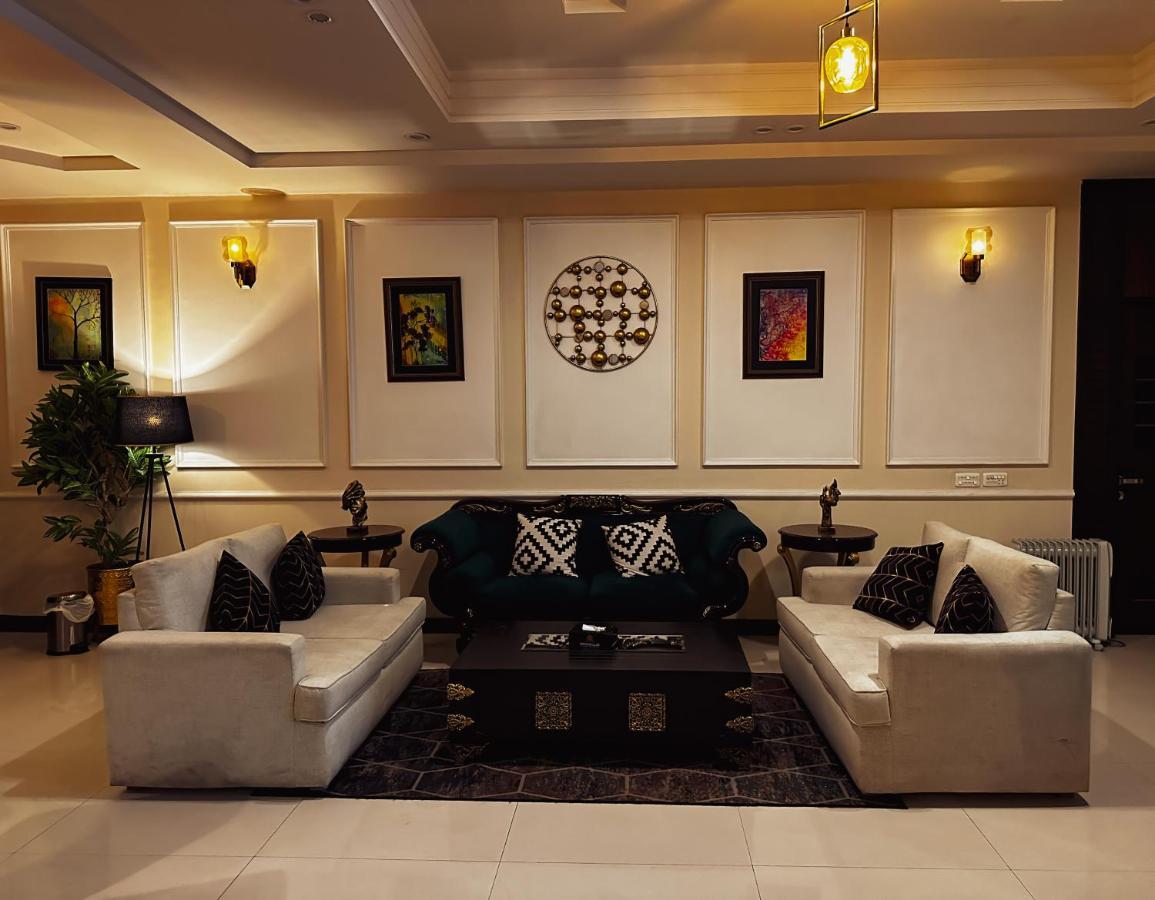 Oxygym Club Hotel & Suites Файсалабад Екстериор снимка