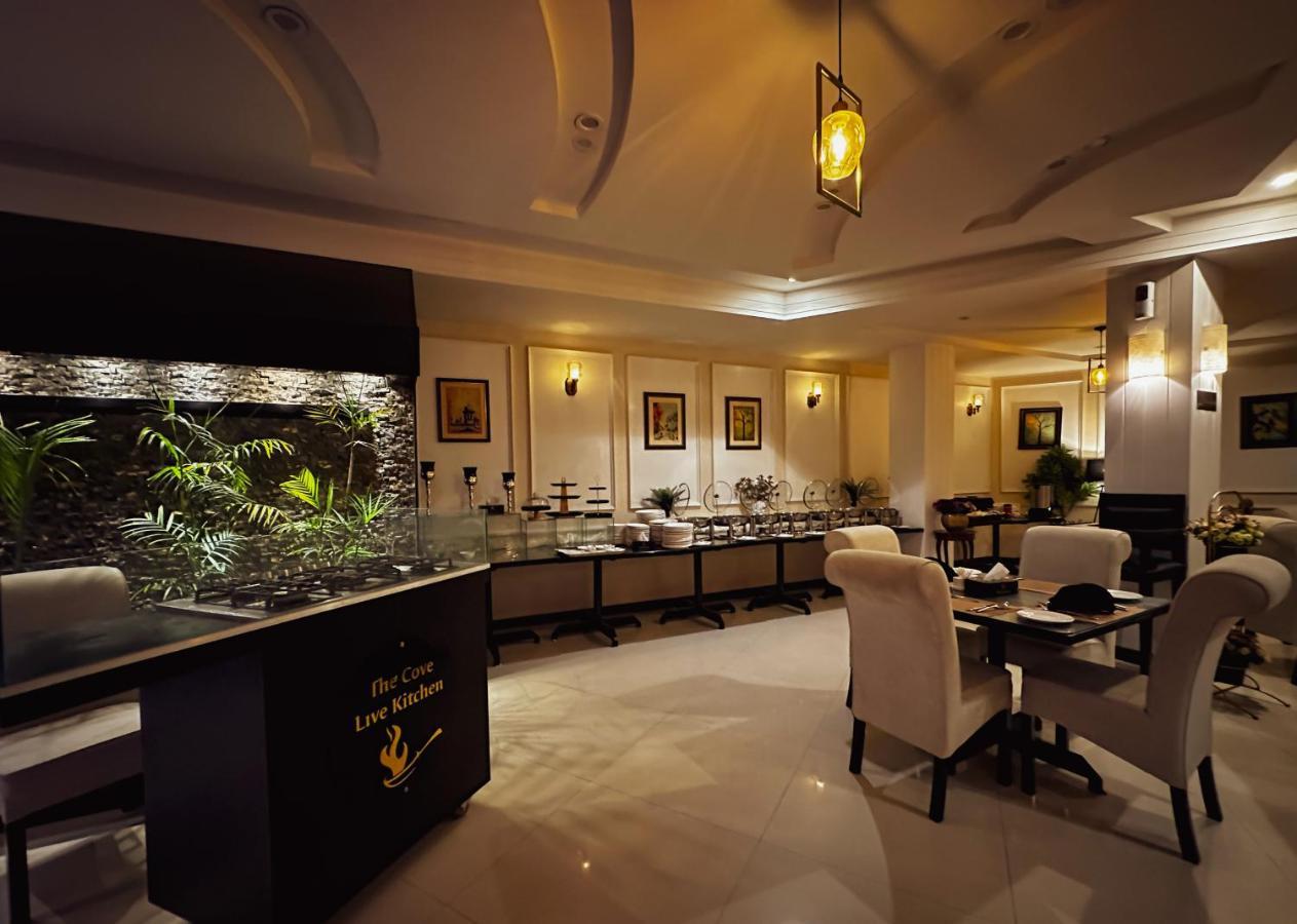 Oxygym Club Hotel & Suites Файсалабад Екстериор снимка