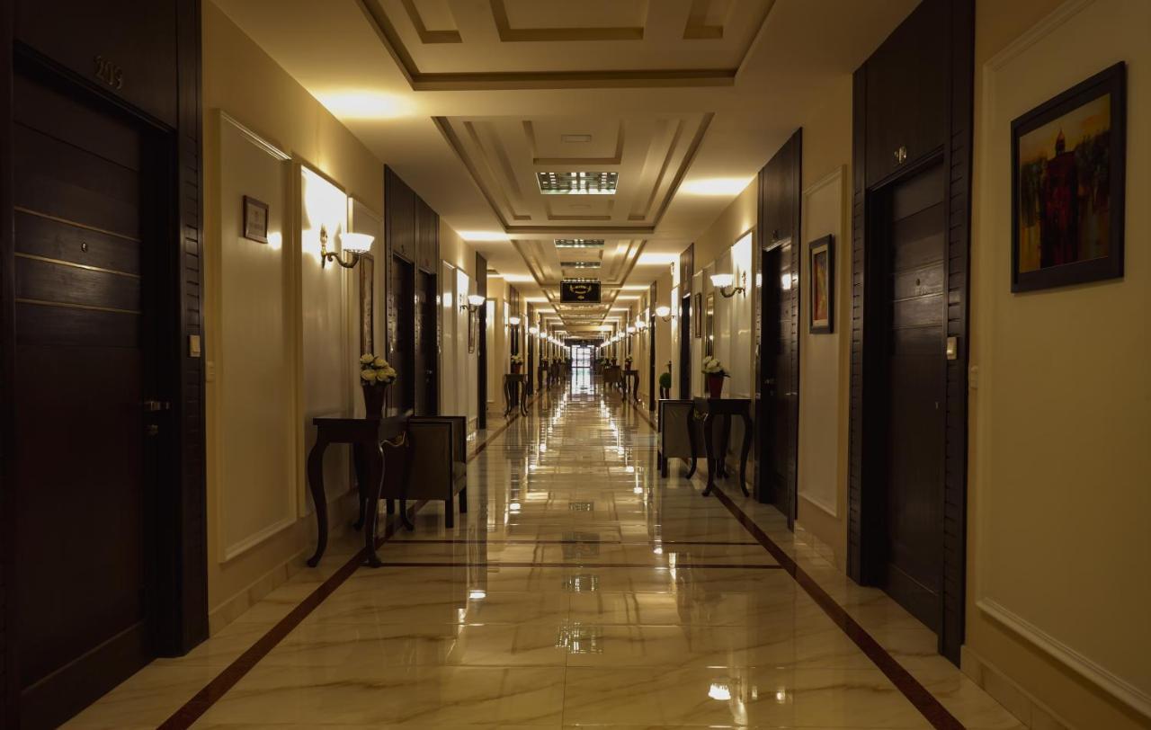 Oxygym Club Hotel & Suites Файсалабад Екстериор снимка