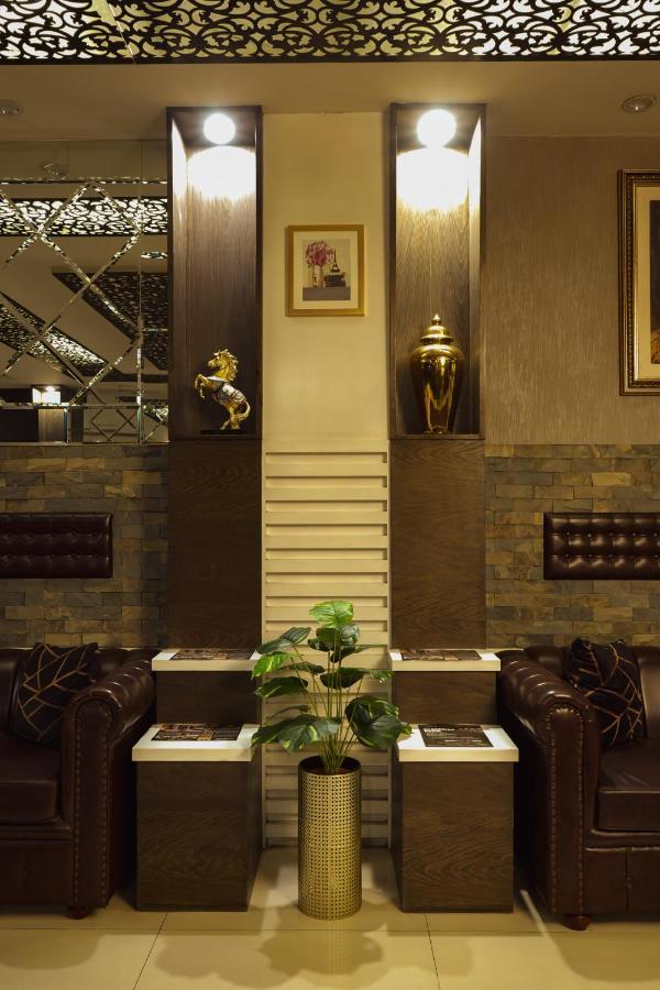 Oxygym Club Hotel & Suites Файсалабад Екстериор снимка